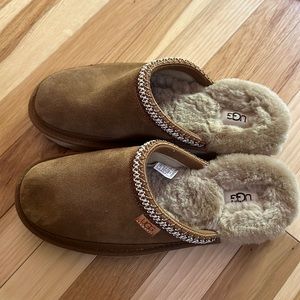 Brand new Ugg Women’s Slippers size 10 chestnut color